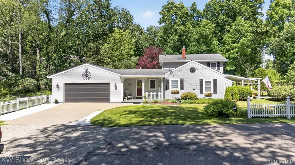 612 Sunrise Park Genoa Township, MI 48843