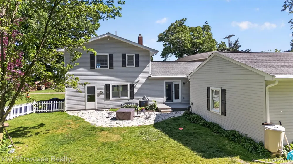 612 Sunrise Park Genoa Township, MI 48843