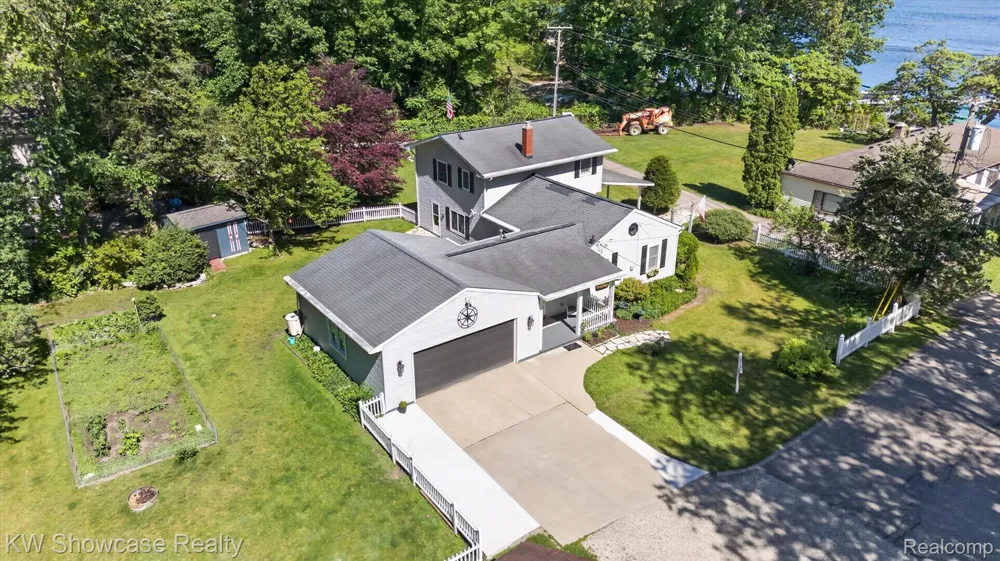 612 Sunrise Park Genoa Township, MI 48843