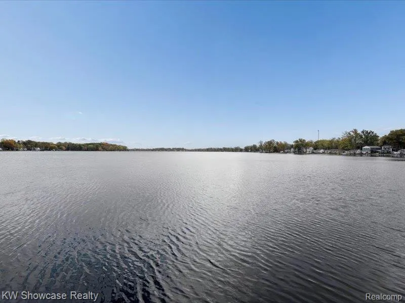 612 Sunrise Park Genoa Township, MI 48843