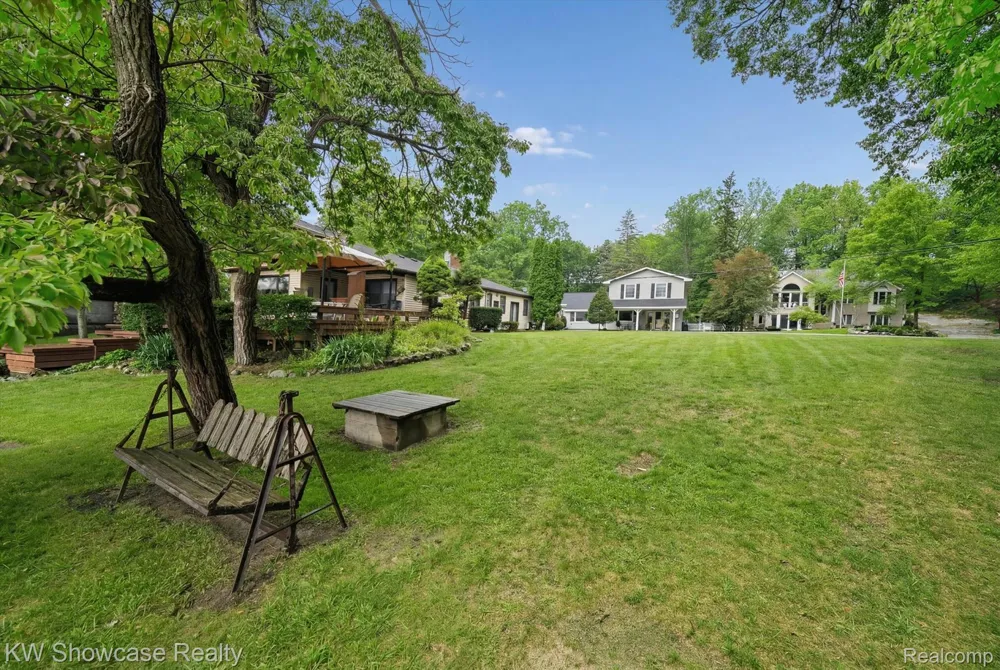 612 Sunrise Park Genoa Township, MI 48843