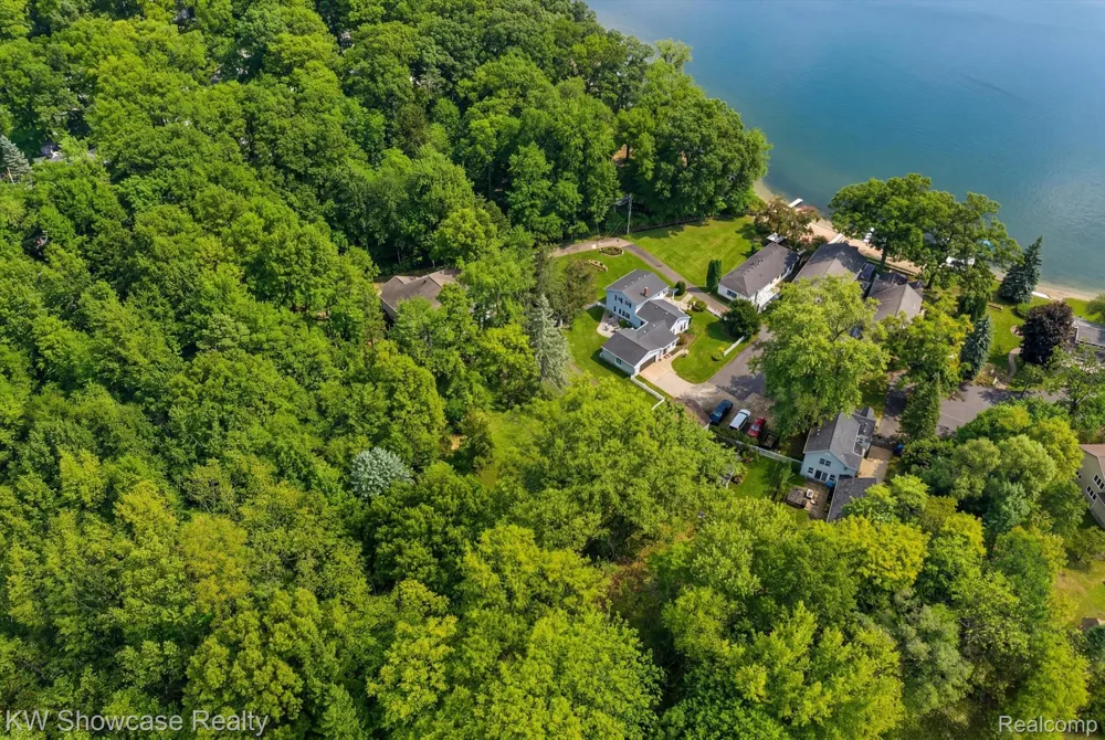 612 Sunrise Park Genoa Township, MI 48843