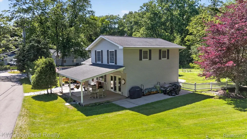 612 Sunrise Park Genoa Township, MI 48843