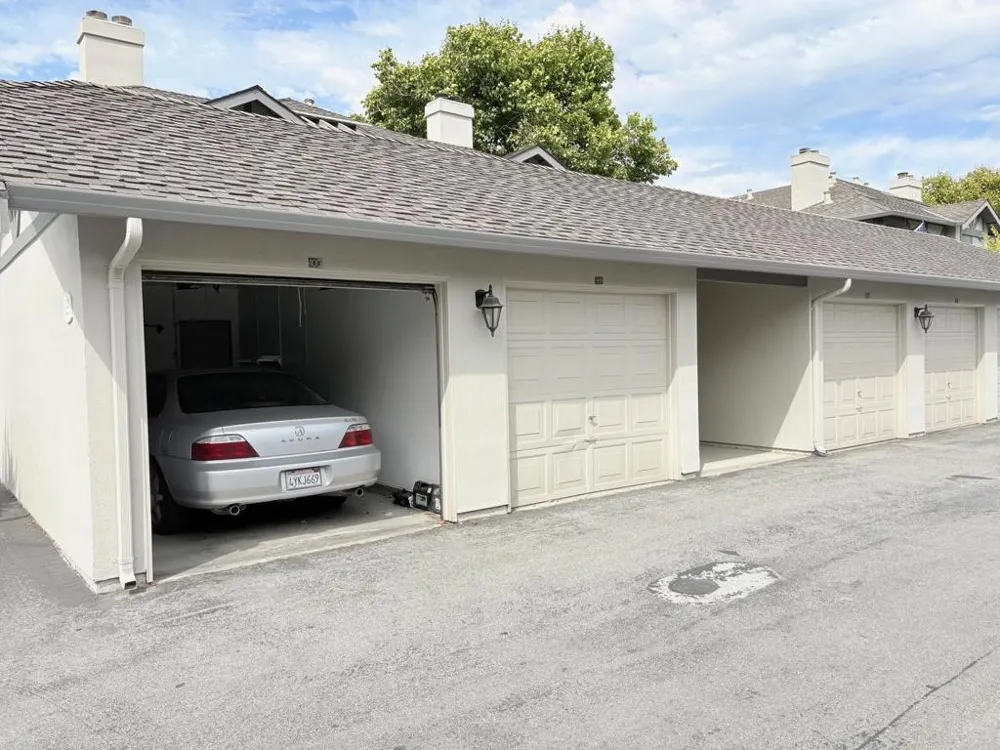 1056 Padre Drive #5 Salinas, CA 93901