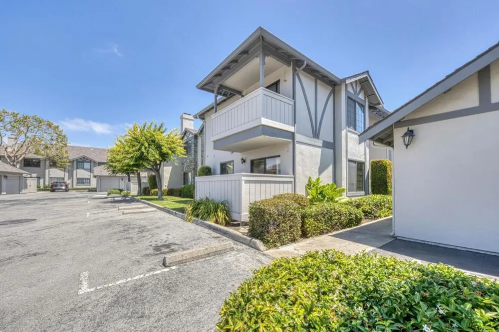 1056 Padre Drive #5 Salinas, CA 93901