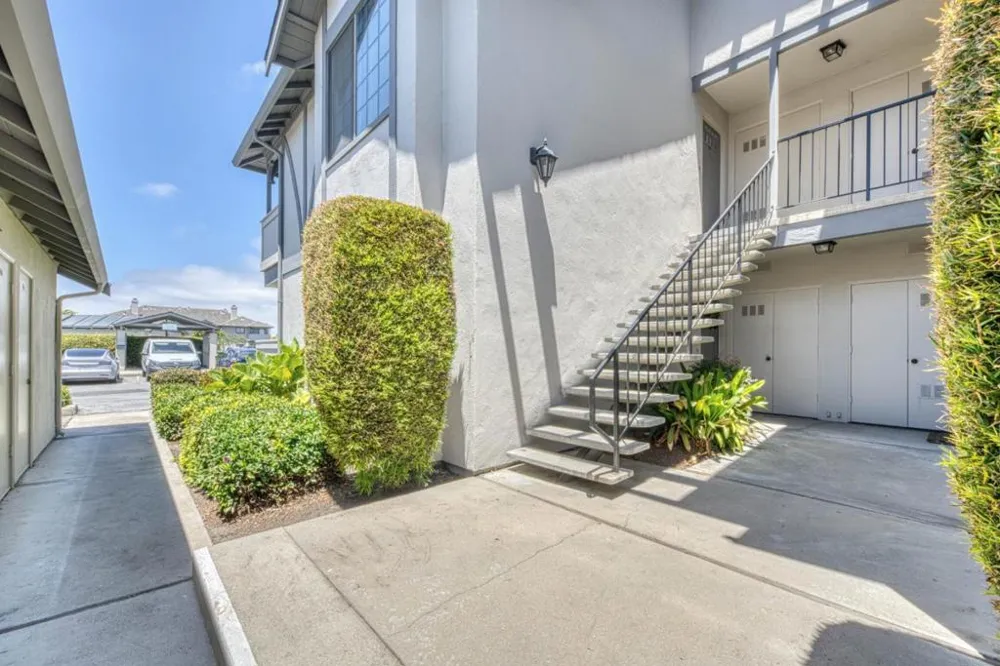 1056 Padre Drive #5 Salinas, CA 93901