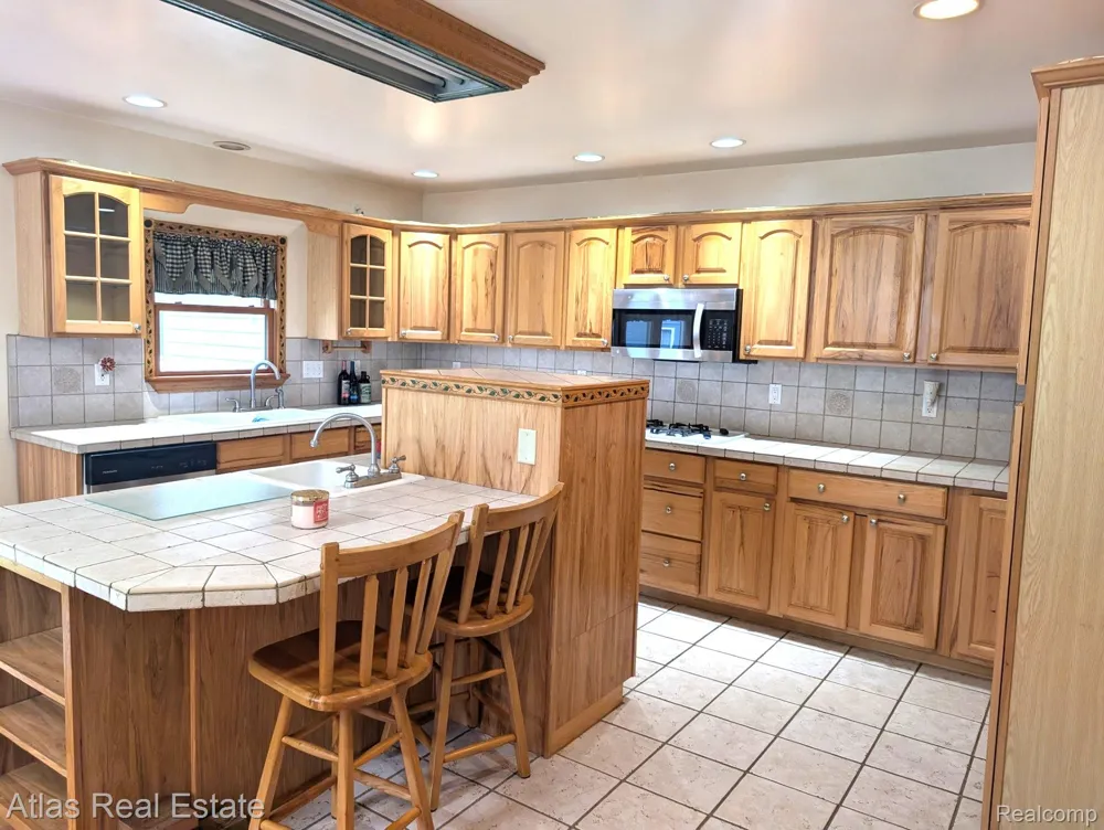 5449 Woodlawn Drive Genesee Charter Township, MI 48506