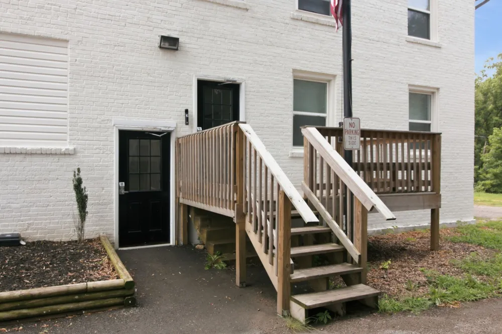303 S Poplar St Paris, TN 38242