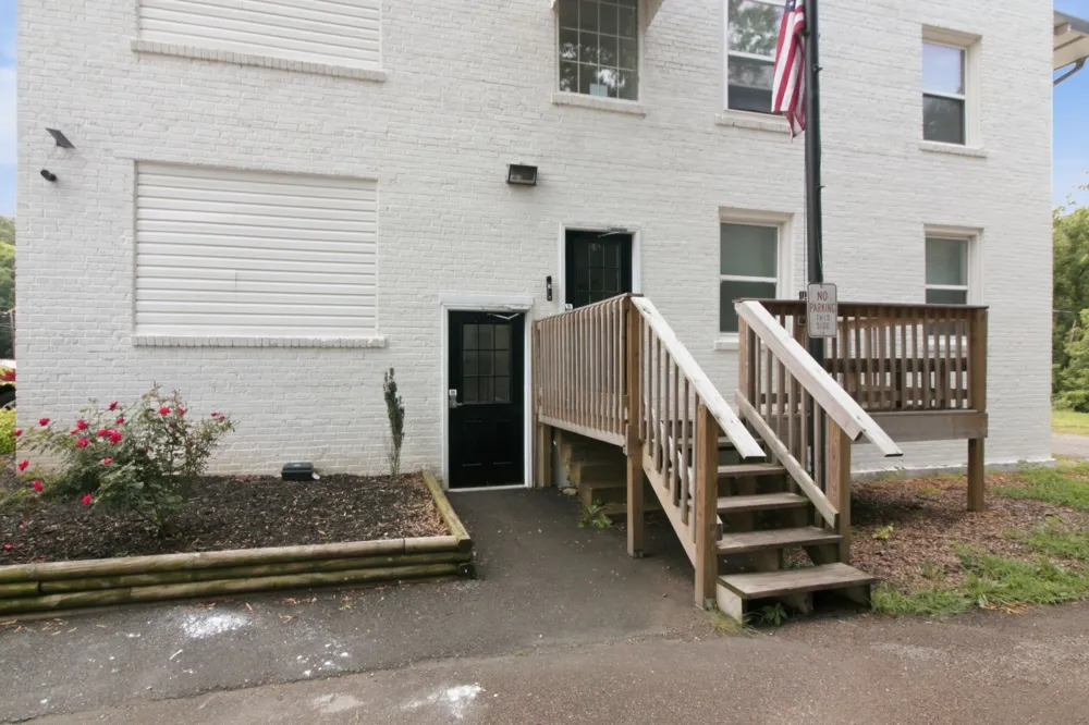 303 S Poplar St Paris, TN 38242