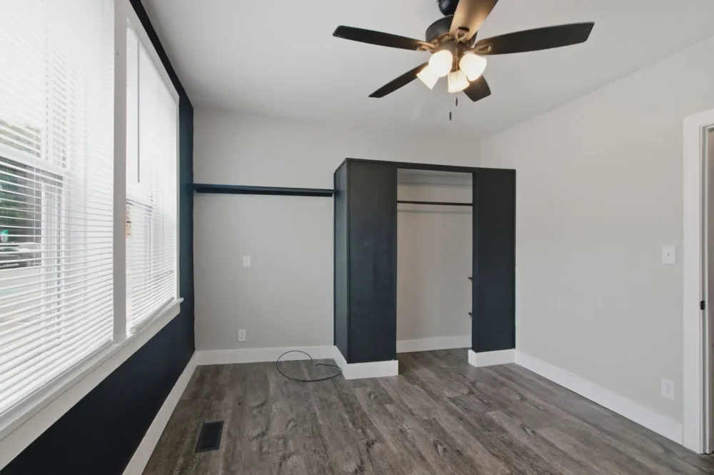 303 S Poplar St Paris, TN 38242