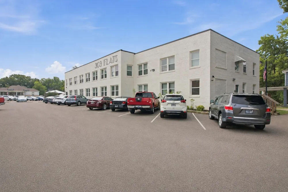 303 S Poplar St Paris, TN 38242