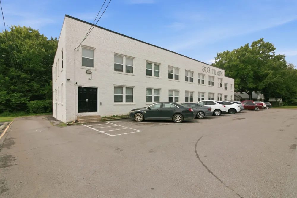 303 S Poplar St Paris, TN 38242