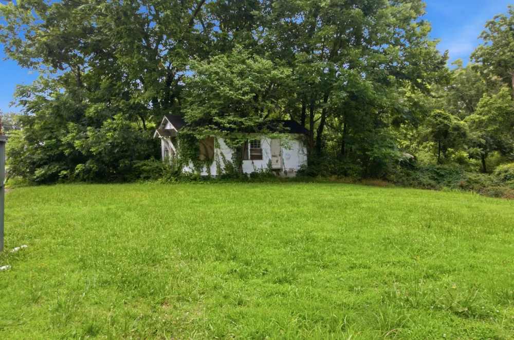 303 S Poplar St Paris, TN 38242