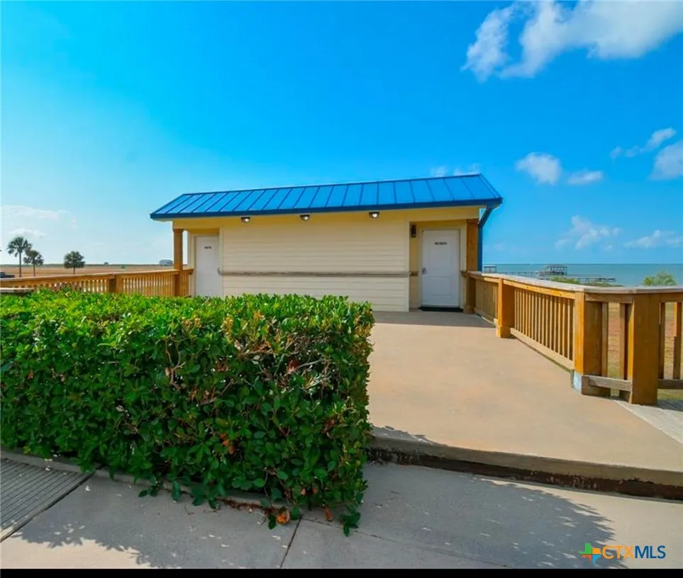 3345 Bay Point Drive Palacios, TX 77465
