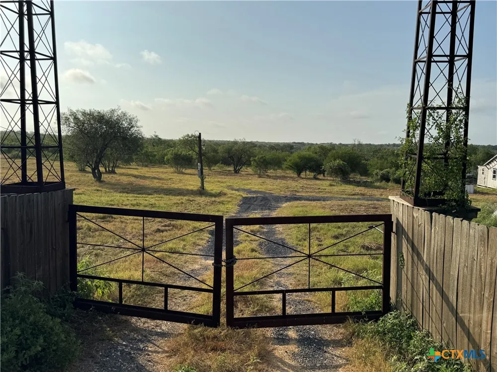 2865 Fm 1150 Kingsbury, TX 78638