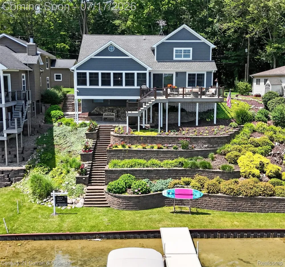 2770 Cozy Cove Waterloo Township, MI 49240