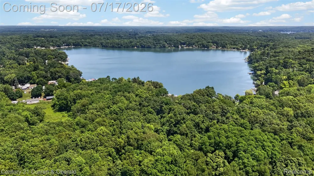 2770 Cozy Cove Waterloo Township, MI 49240