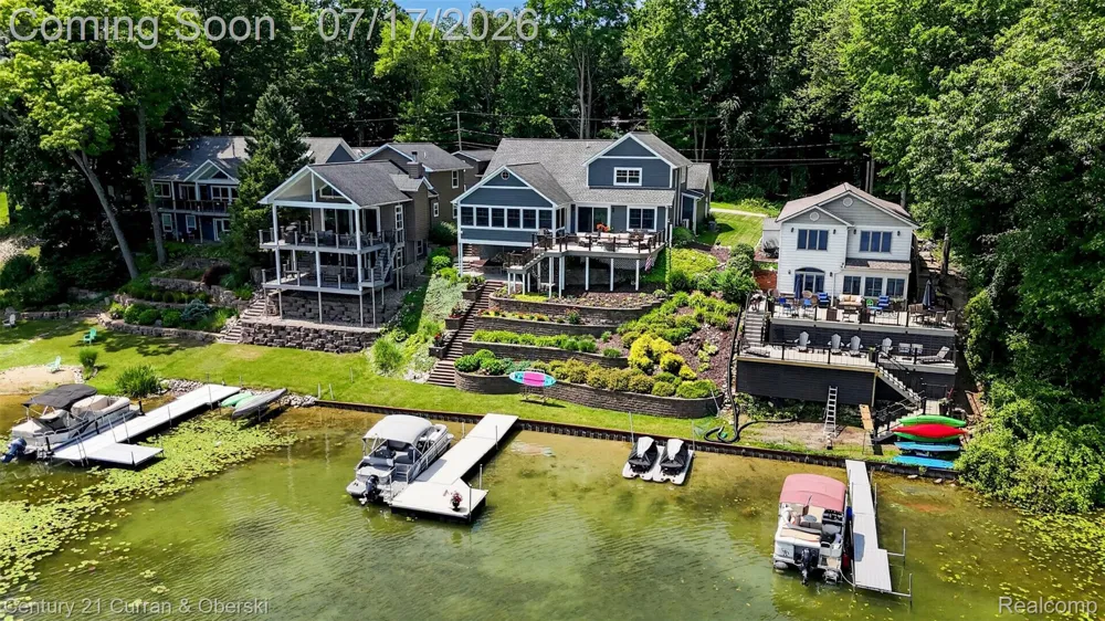 2770 Cozy Cove Waterloo Township, MI 49240