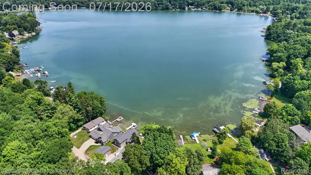 2770 Cozy Cove Waterloo Township, MI 49240