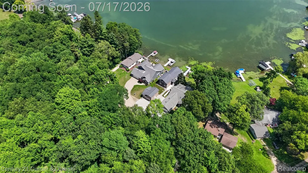 2770 Cozy Cove Waterloo Township, MI 49240