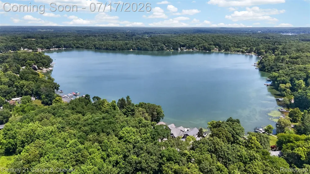 2770 Cozy Cove Waterloo Township, MI 49240
