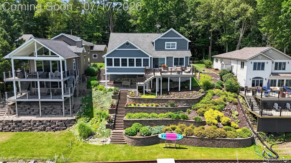 2770 Cozy Cove Waterloo Township, MI 49240