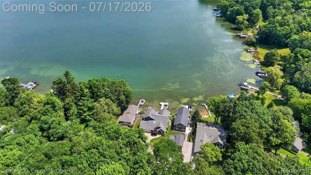 2770 Cozy Cove Waterloo Township, MI 49240