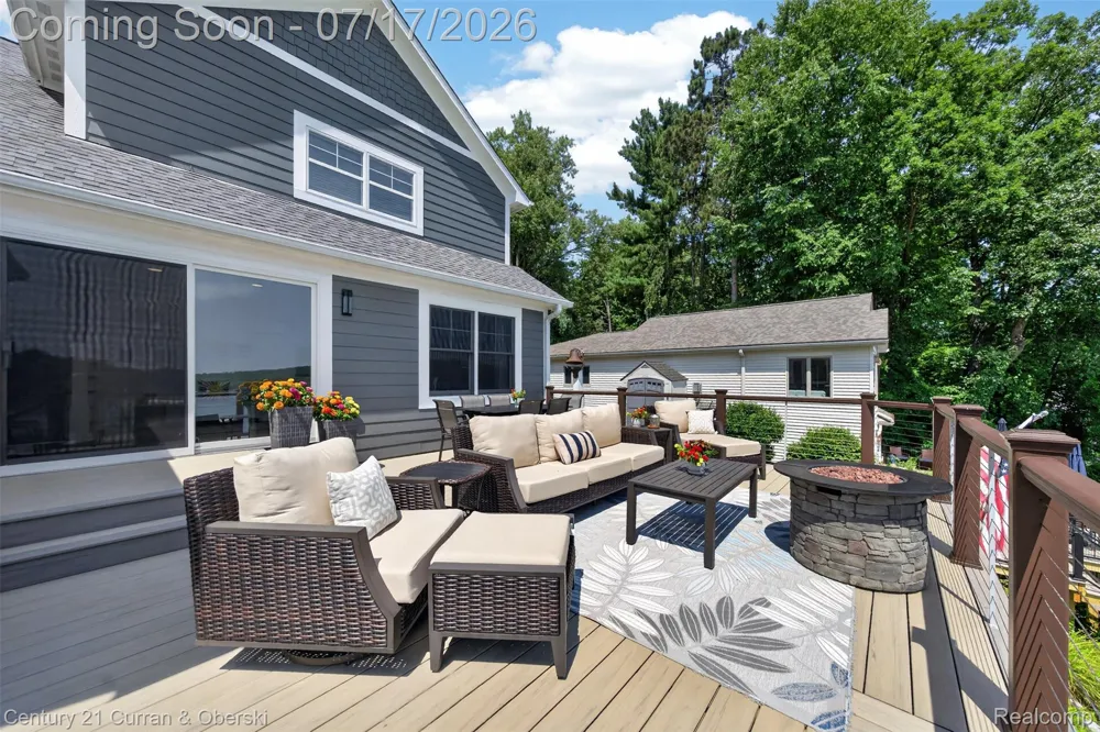 2770 Cozy Cove Waterloo Township, MI 49240
