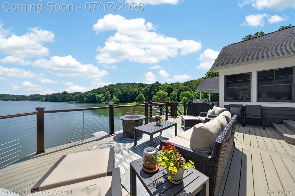 2770 Cozy Cove Waterloo Township, MI 49240