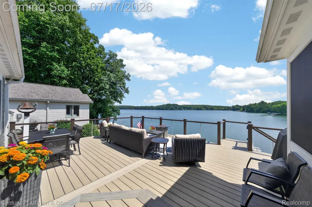 2770 Cozy Cove Waterloo Township, MI 49240