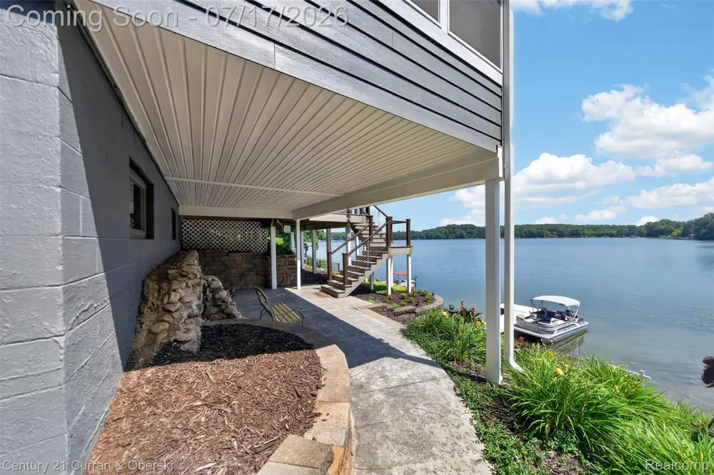 2770 Cozy Cove Waterloo Township, MI 49240