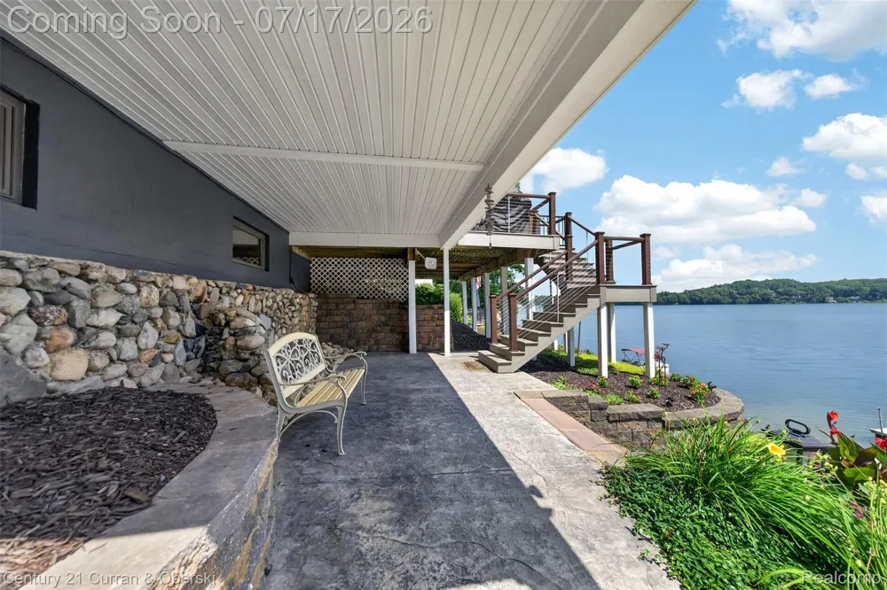 2770 Cozy Cove Waterloo Township, MI 49240