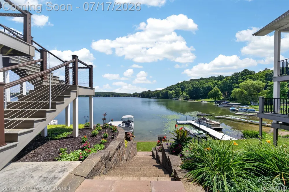 2770 Cozy Cove Waterloo Township, MI 49240