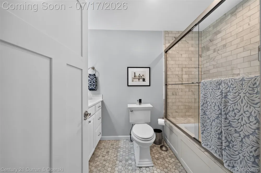 2770 Cozy Cove Waterloo Township, MI 49240