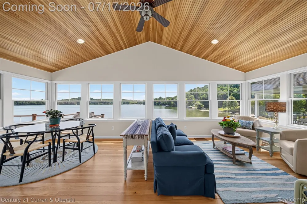 2770 Cozy Cove Waterloo Township, MI 49240