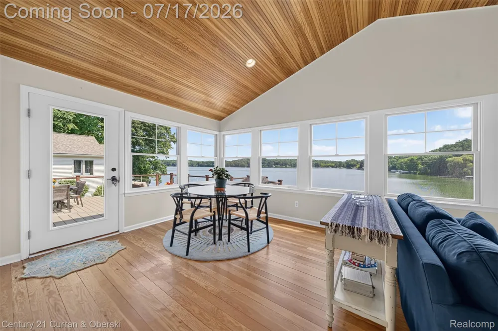 2770 Cozy Cove Waterloo Township, MI 49240