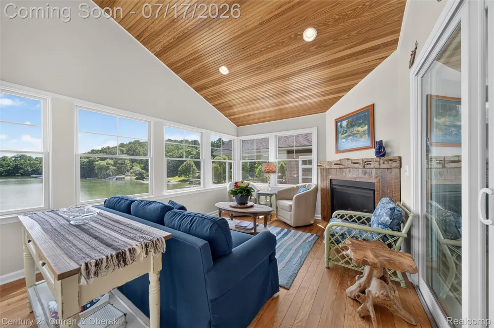 2770 Cozy Cove Waterloo Township, MI 49240
