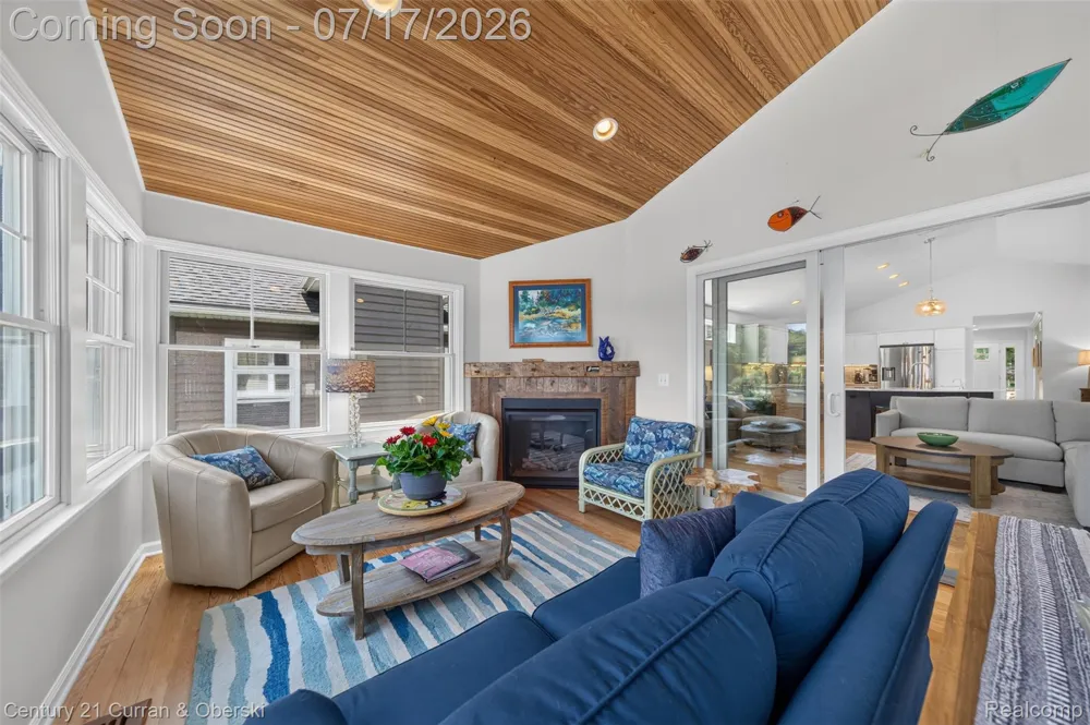2770 Cozy Cove Waterloo Township, MI 49240