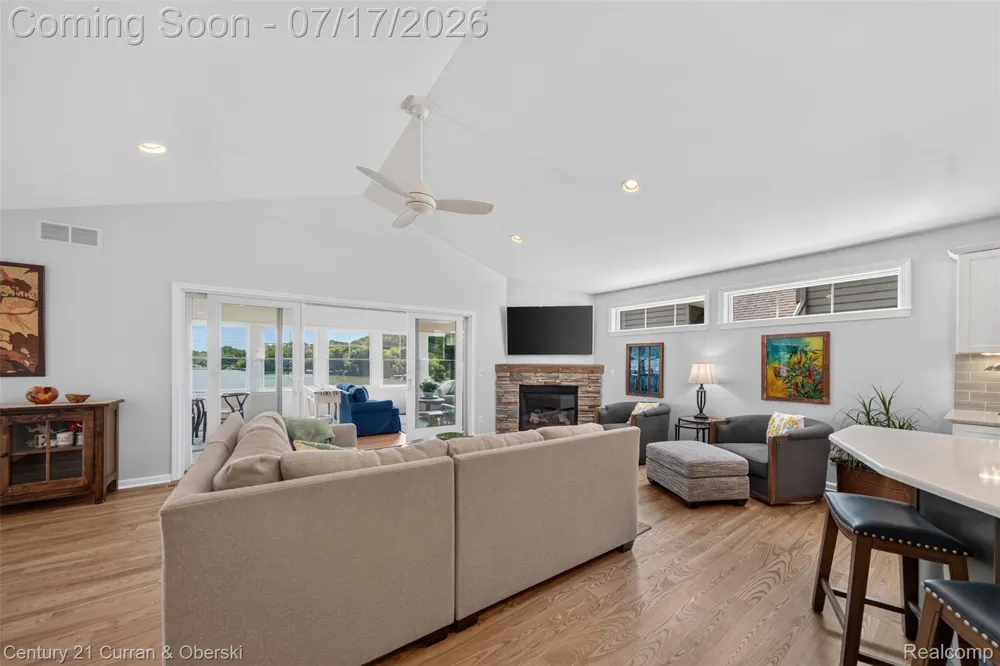 2770 Cozy Cove Waterloo Township, MI 49240