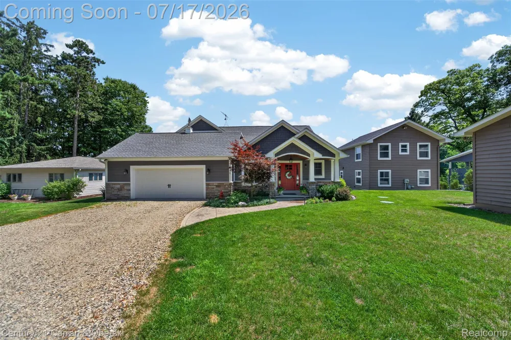 2770 Cozy Cove Waterloo Township, MI 49240