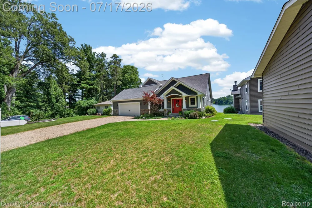 2770 Cozy Cove Waterloo Township, MI 49240