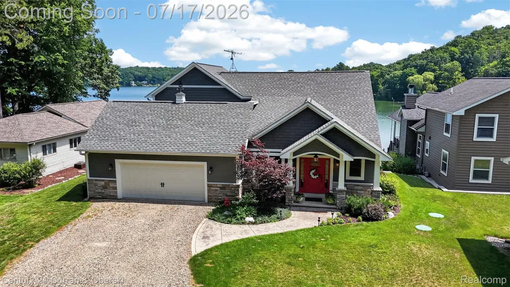 2770 Cozy Cove Waterloo Township, MI 49240