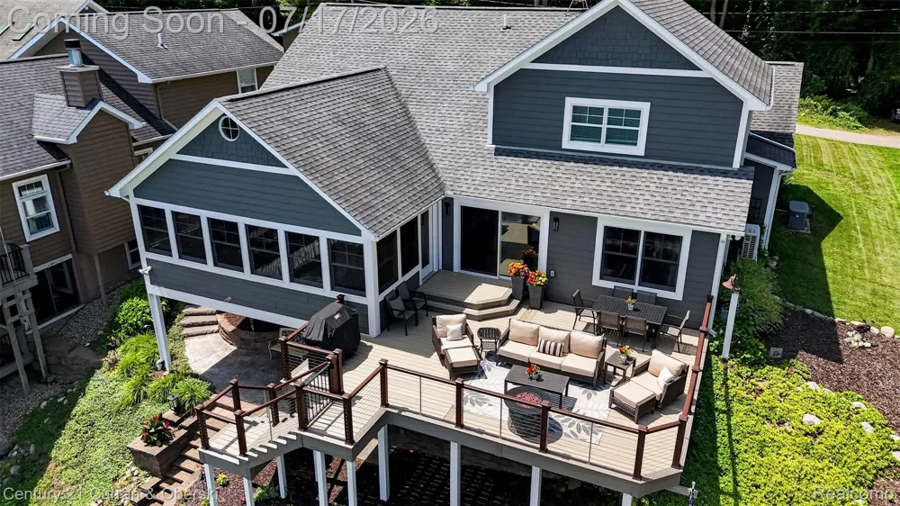 2770 Cozy Cove Waterloo Township, MI 49240