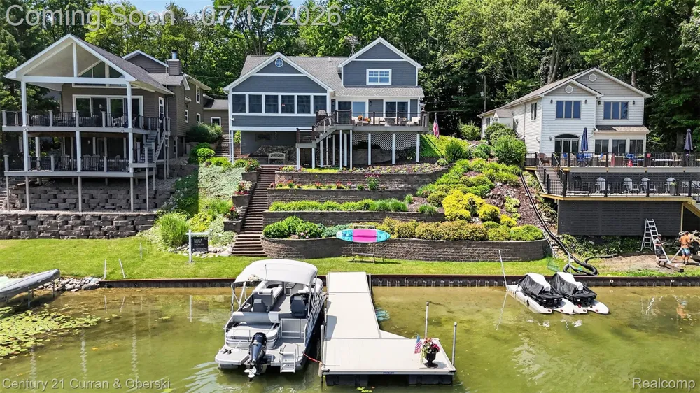 2770 Cozy Cove Waterloo Township, MI 49240