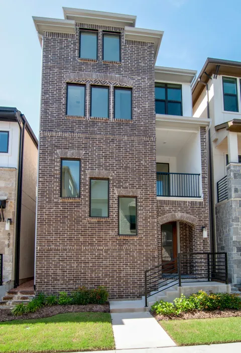 8221 Folcroft Lane