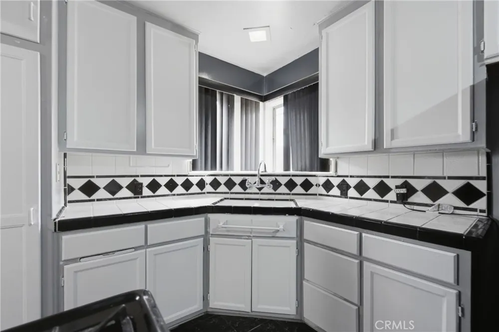 2412 W Tichenor Street Compton, CA 90220