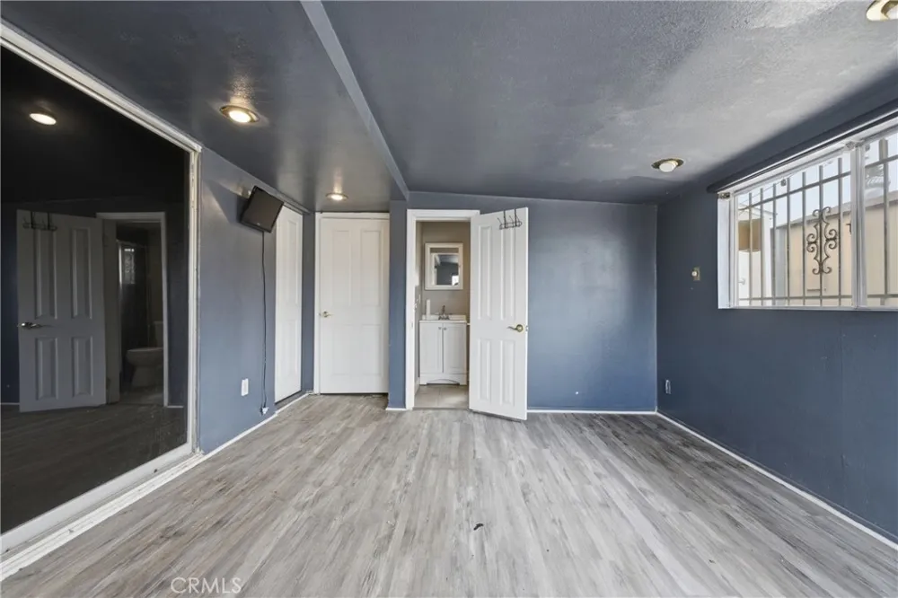 2412 W Tichenor Street Compton, CA 90220