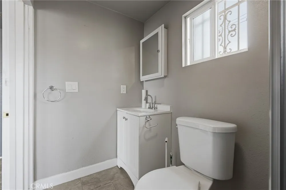 2412 W Tichenor Street Compton, CA 90220