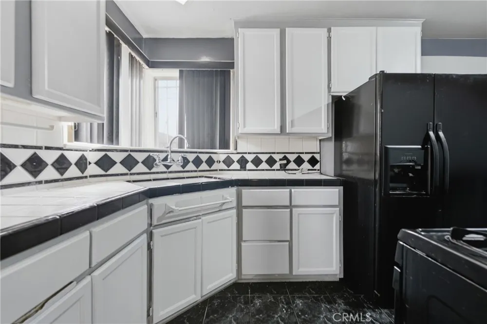 2412 W Tichenor Street Compton, CA 90220