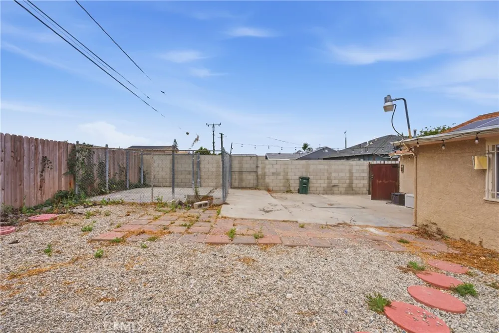 2412 W Tichenor Street Compton, CA 90220